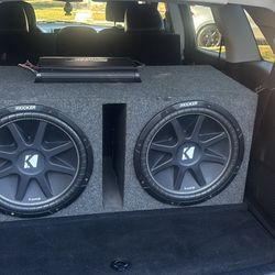 4,000 Watt Amp And 2 15 Inch Kickers 
