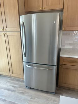 Refrigerator General Electric stainless steel “30”