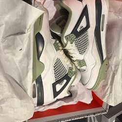 Air Jordan 4 Retros 8.5