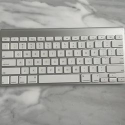 Apple Wireless Keyboard (model A1314)