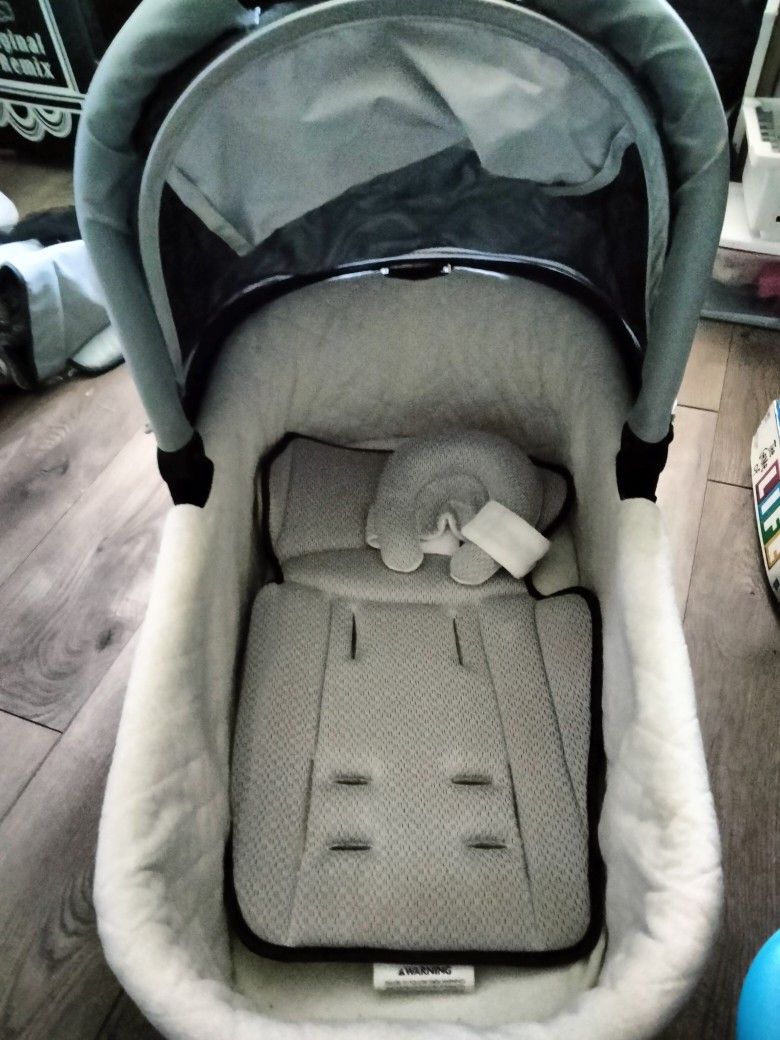 UPPABABY Bassinet/ Car Seat With Cover