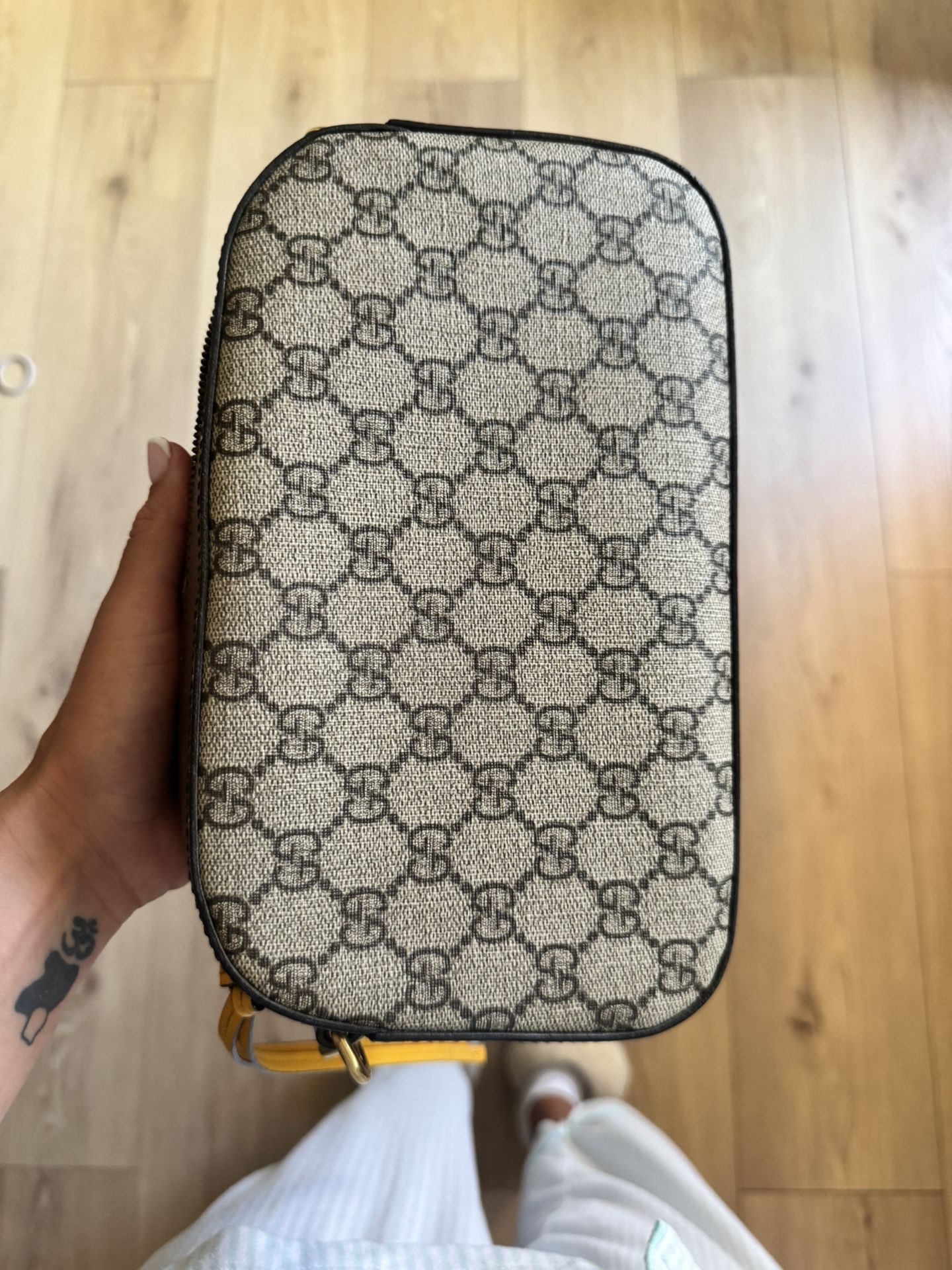 NEO VINTAGE GG SUPREME MESSENGER CROSSBODY BAG