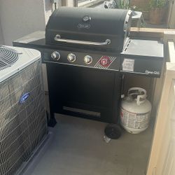 Dyna-Glo 4-Burner BBQ Grill w/ Cover And Propane