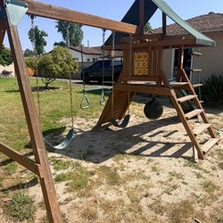 Outdoor swing set