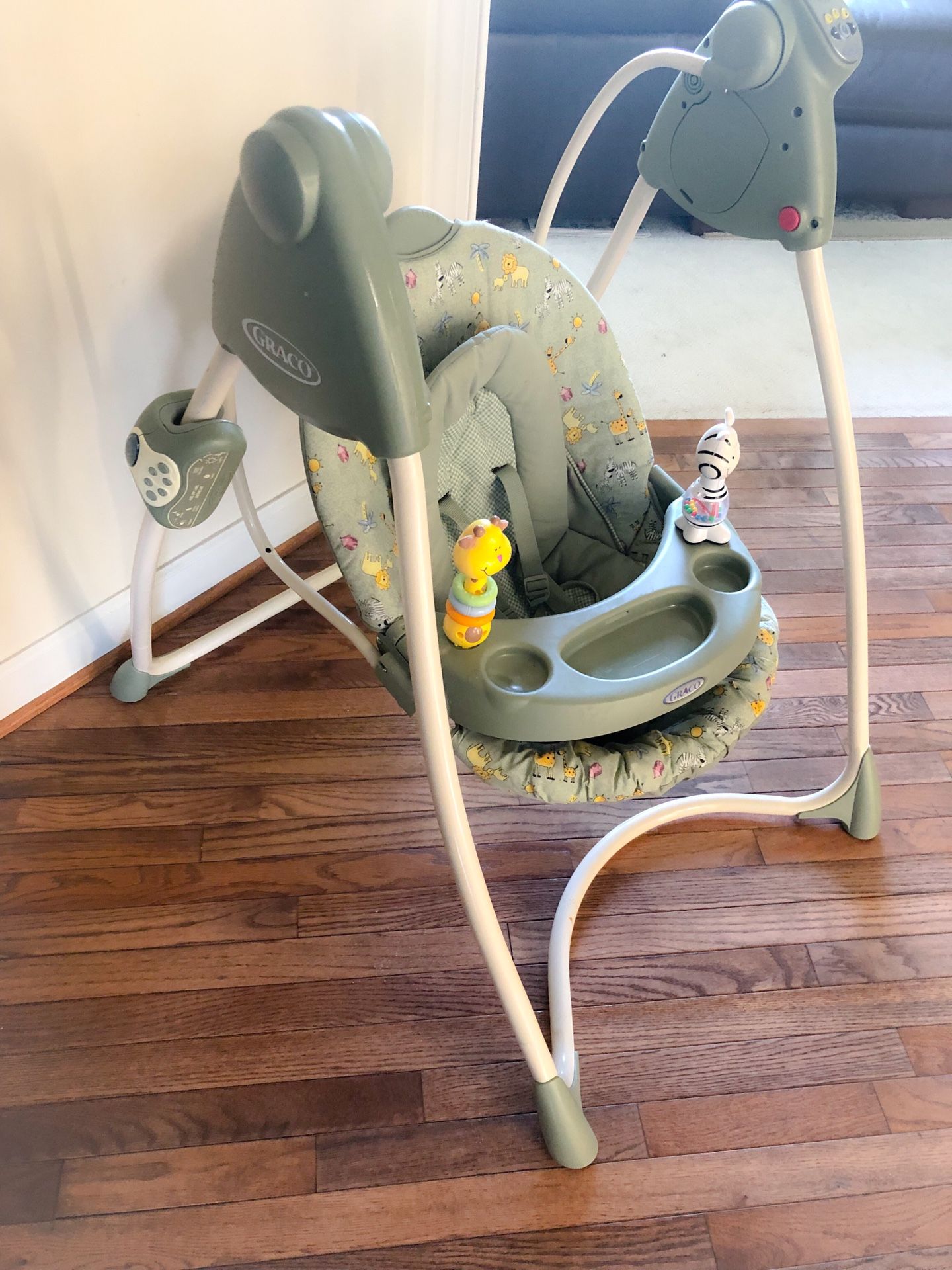 Baby/infant reclining Swing with removable tray and