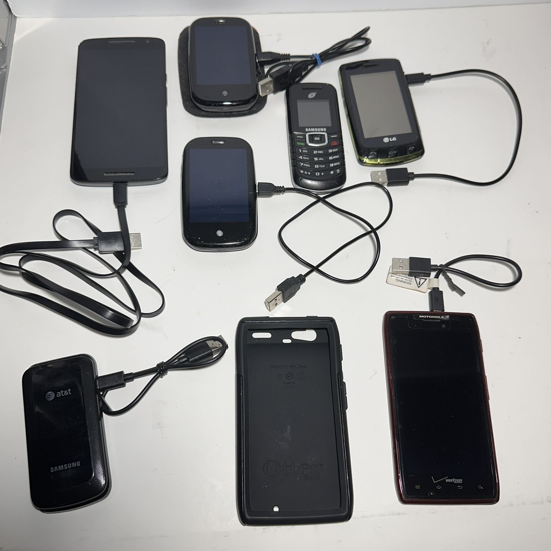 8 old cell phones flip bar smart Palm LG Motorola Samsung movie video play props