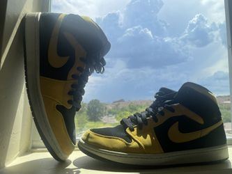 Jordan 1 Mid Reverse New Love