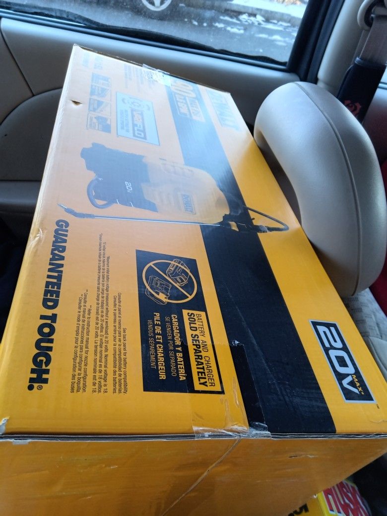 DeWalt Lithium Ion Powered Backpack Sprayer 