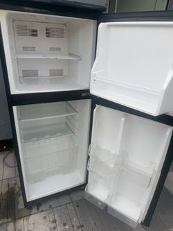 FRIGEDAIRE REFRIGERATOR 5 CUBIC FEET