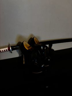 6 INCH BLACK RUNWAY HEELS
