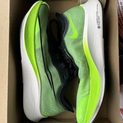 Nike Zoom Fly 3 Running Shoe (size 10)