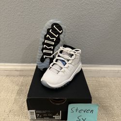 Jordan 11 Retro Legend Blue (size 7C)