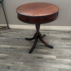 Antique Mahogany Round Table 