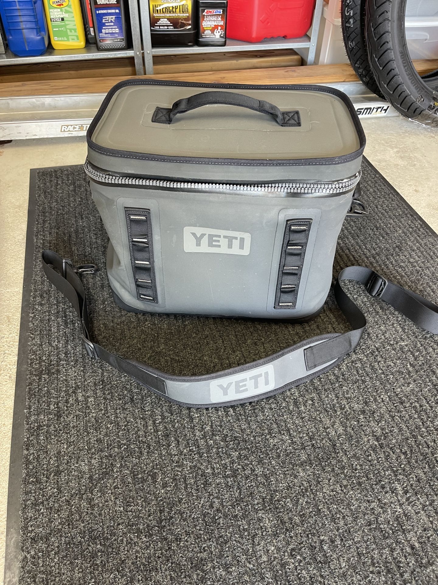 Yeti 18 Hopper Flip Top Soft Cooler $300 Retail