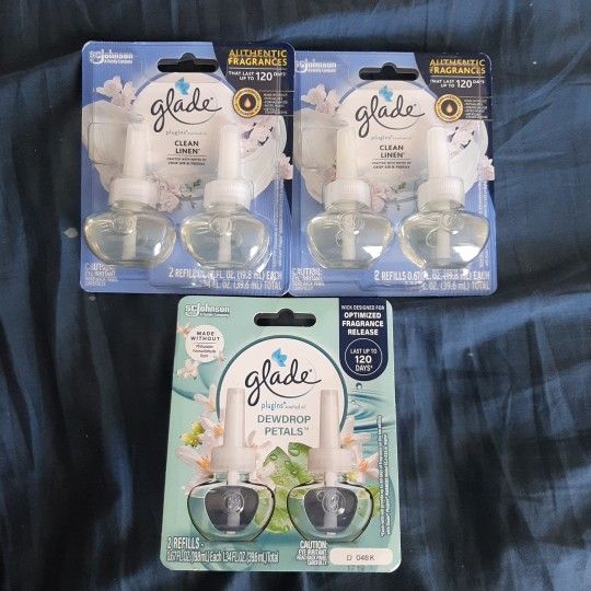 Glade PlugIns Scented Oil Refills in the "Dewdrop Petals" & "Clean Linen" 2 Pack