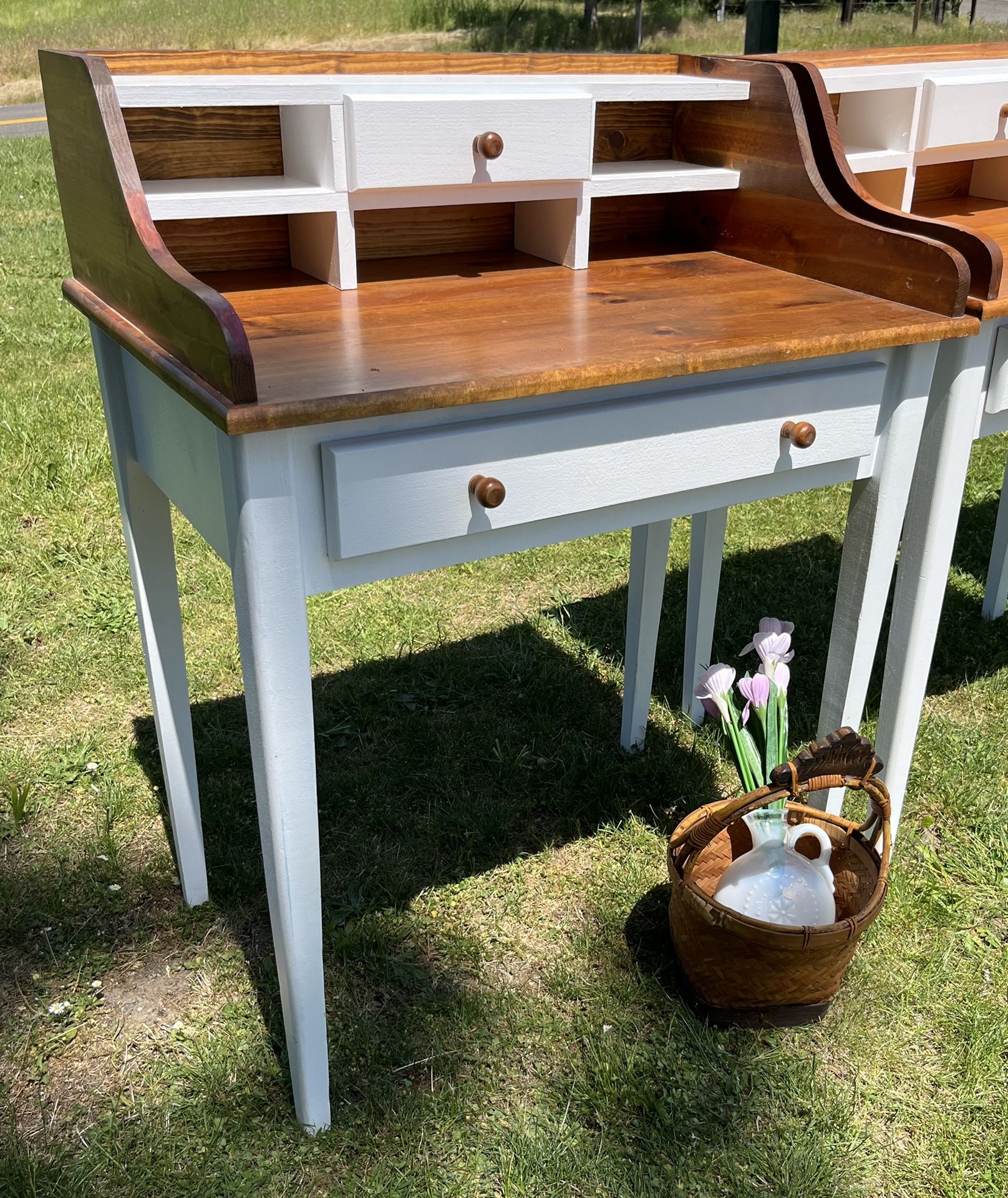 π€© 4 Small Matching Farmhouse Style Desks, From the 90s, Perfect For Homeschool, 2 Charcoal Grey, 2 White, Just Repainted, Shabby Chic