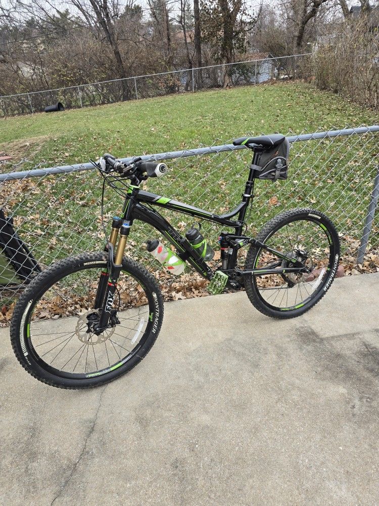 Trek 9 Mountain Bike. Size L - Large.