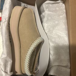 UGG Women's Tazz Platform Slipper Shoe Sand  Colorway Size 8W Brand New