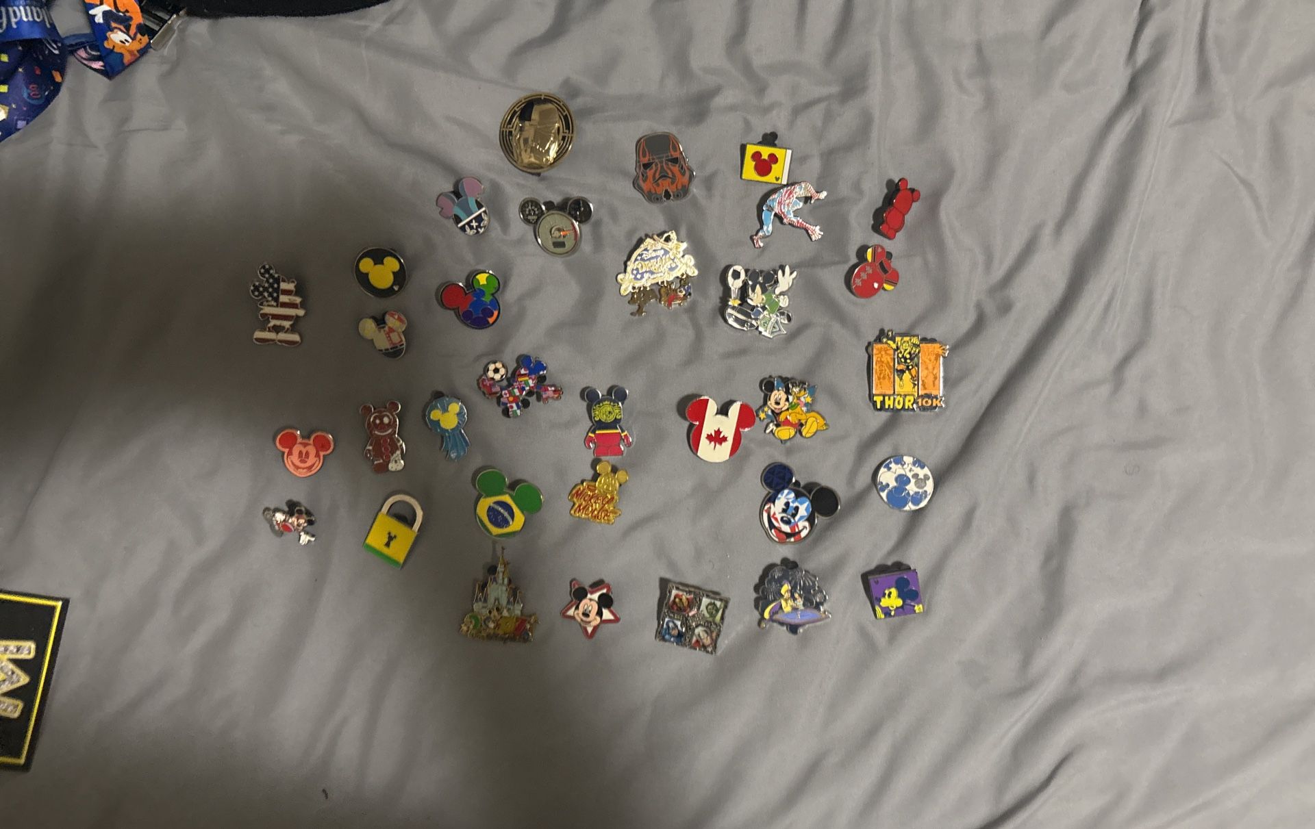 34 Disney pins