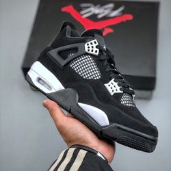 Air Jordan 4 Retro “White Thunder”