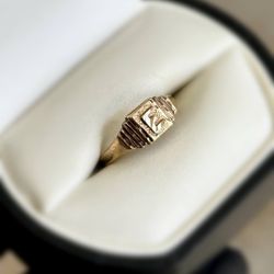 10k solid yellow gold letter E size 4.5