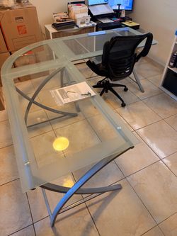 DESK Realspace Vista Glass 76"W L-Shape Corner Desk