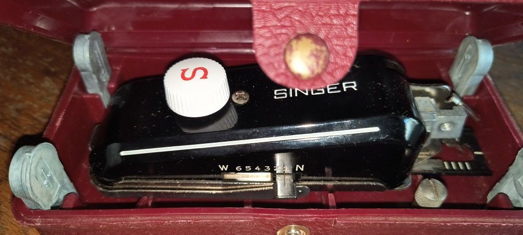 Vintage Singer Buttonholer