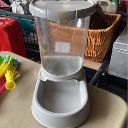 Dog Feeder