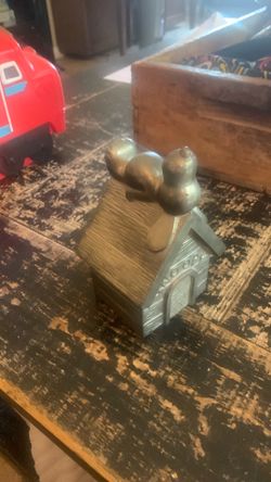 Rare 1958 snoopy peanuts Metal bank
