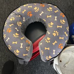 donut-shaped pet recovery collar / neck pillow