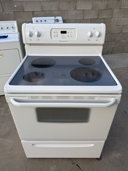 Frigidaire Electric Range with Glass Cooktop