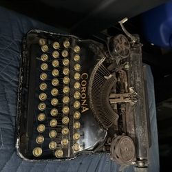 CoronaTypewriter machine