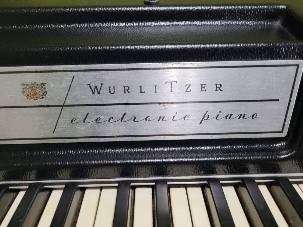 Wulitzer ELECTRIC piano. 200A Series 64keys