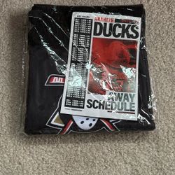 Anaheim Ducks Scarf + 25-26 Schedule