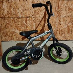 BOY'S BIKE FOR 2 - 5 YRS