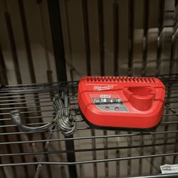 Milwaukee Charger M12 