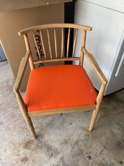 Mid-Century Style Wood Dining Chairs – Set of 5 (Project / Refinish)