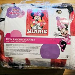 TWIN SIZE MINNIE MOUSE BLANKET