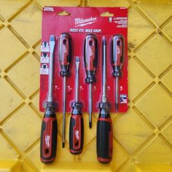 Milwaukee
Multi-Bit Screwdriver Set with Cushion Grip (6 Piece