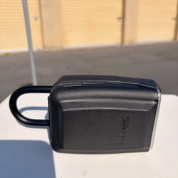 Key 🔑 Lock Box 📦 