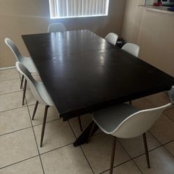 Dining Table // Comedor