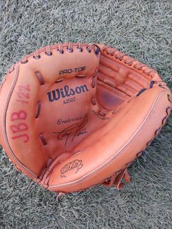 Brand New- WILSON  SMALL KIDS  LEFT HANDED THROWER  CATCHERS GLOVE