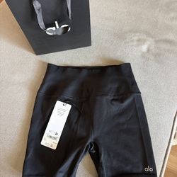 Alo Yoga Ribbed Biker shorts small