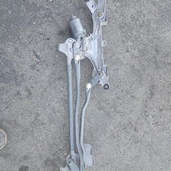 2010 Toyota Prius Windshield Wiper Motor 