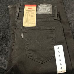 Women’s/teenager Levi’s 