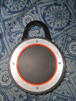 Bluetooth Speaker Clip On Works Great Firm Price $15