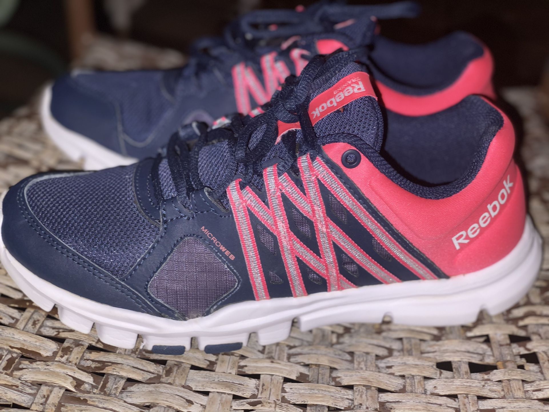 Women’s Reebok Shoes Size 8 In Beautiful Conditions