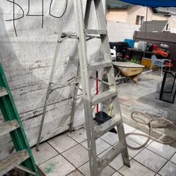 Good Condition 6 Feet Aluminum Ladders