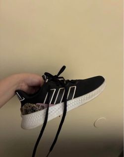 Woman’s adidas shoes size 6