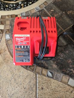 Milwaukee Charger M12 n M18